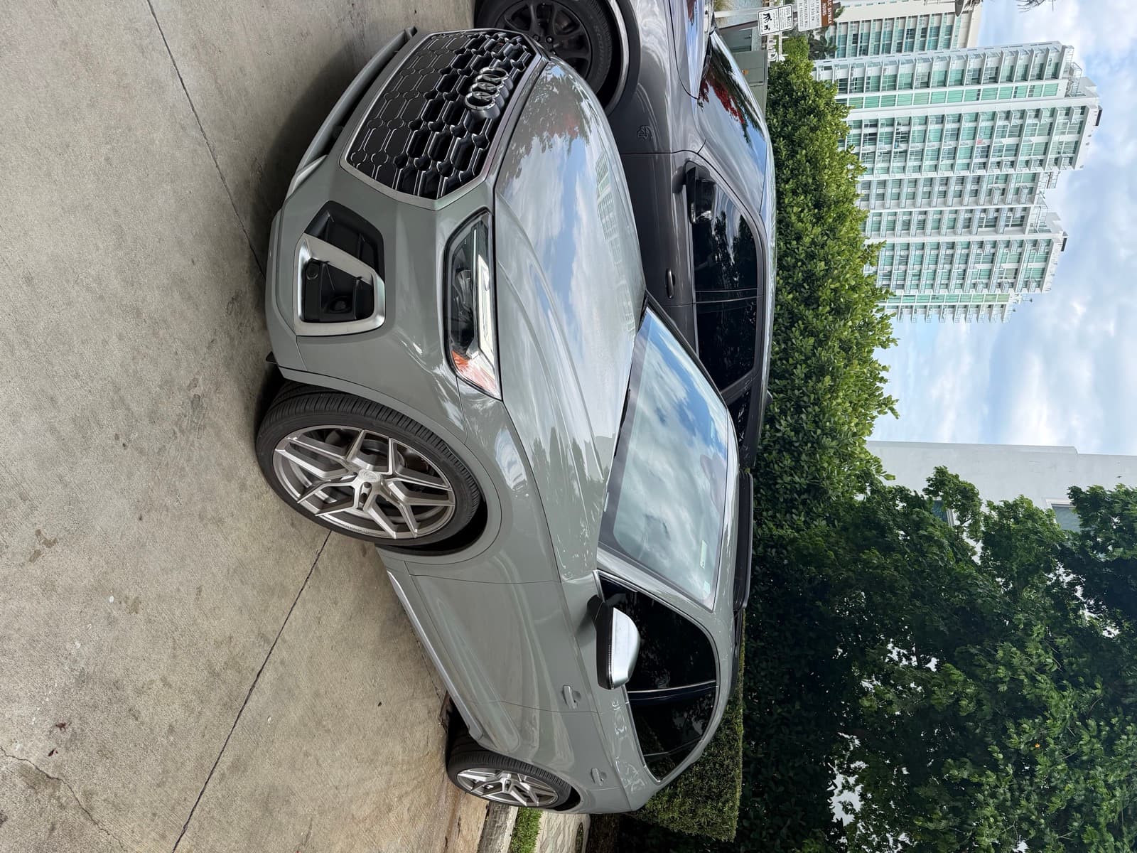 WaveRaiders305 Audi SQ5 rental