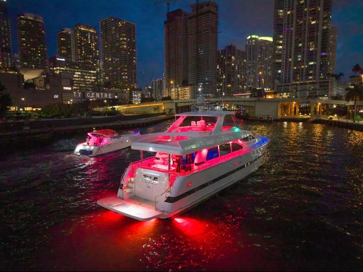 WaveRaiders305 yacht charter photo 02